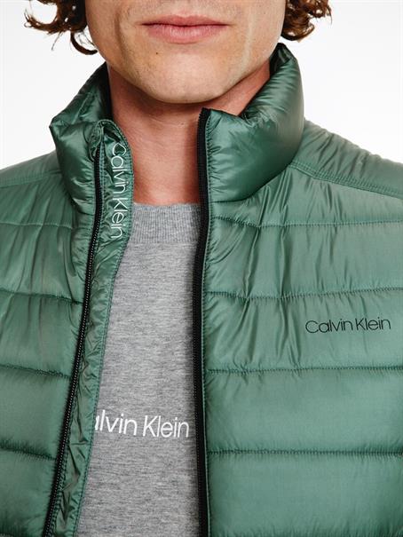 ESSENTIAL SIDE LOGO VEST balsam green