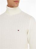 EXAGGERATED STRUCTURE ROLL NECK ivory