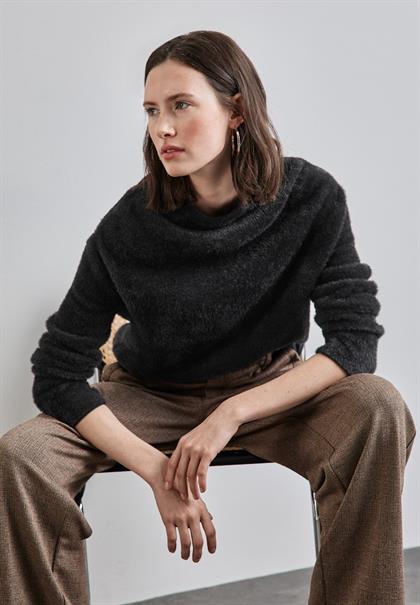 Federgarn Pullover black