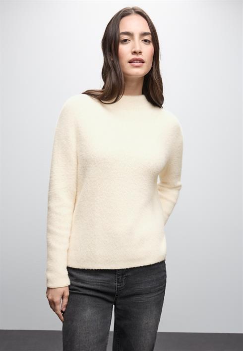 federgarn-pullover-soft-beige
