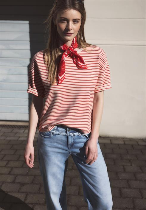 fein-gestreiftes-scuba-t-shirt-torch-red