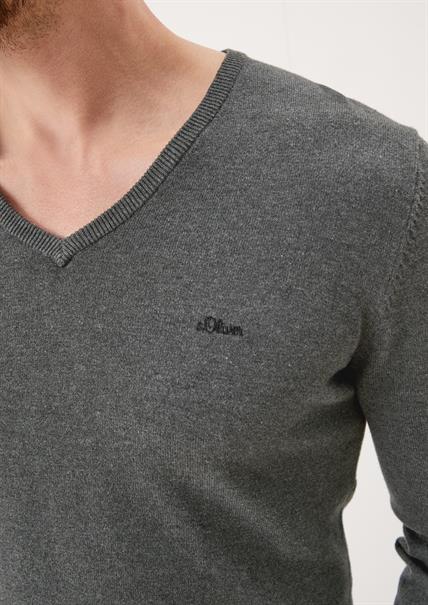 Feinstrickpullover mit V-Ausschnitt grau