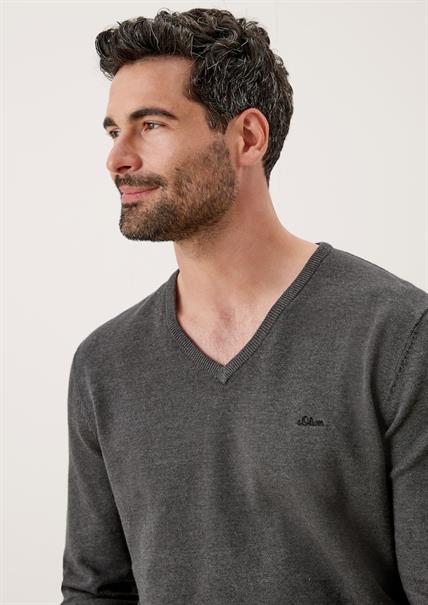 Feinstrickpullover mit V-Ausschnitt grau