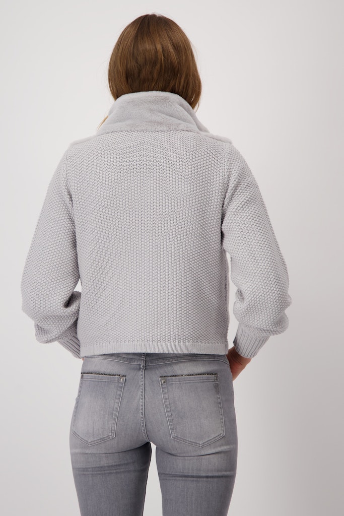 flauschige-strickjacke-chrome