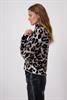 Flauschige Strickjacke mit Leomuster milk chocolate gemustert