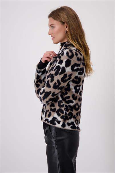 Flauschige Strickjacke mit Leomuster milk chocolate gemustert