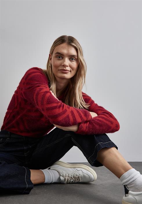 flauschiges-langarmshirt-beet-red