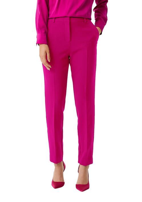 fließende-cigarette-pants-mit-bügelfalten-pink