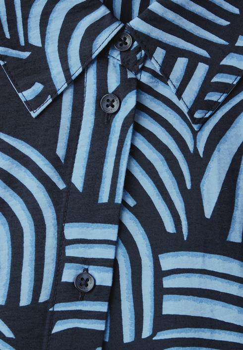 gemusterte-bluse-universal-blue