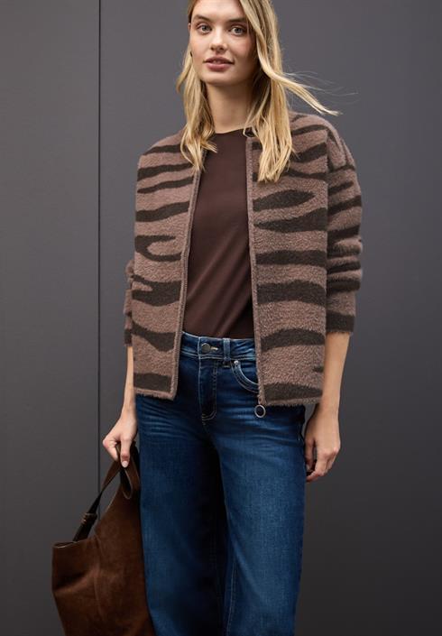 gemusterter-cardigan-silk-brown