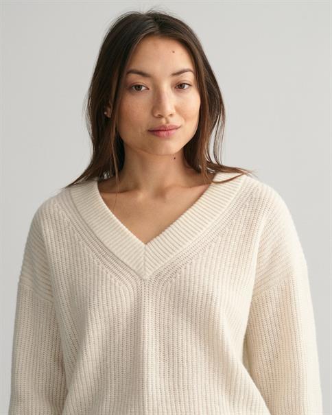 Gerippter V-Neck Wollpullover cream