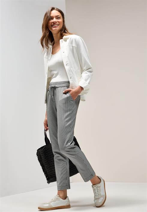 gestreifte-seersucker-hose-dark-balmy-khaki