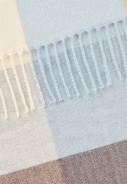 gewebter-schal-mit-karomuster-soft-blue-check