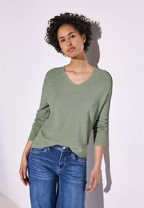 glitzernder-pullover-dusty-milky-green