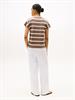 GOLD BUTTON MDRN C-NK SS TEE hot coco- ivory silk stp