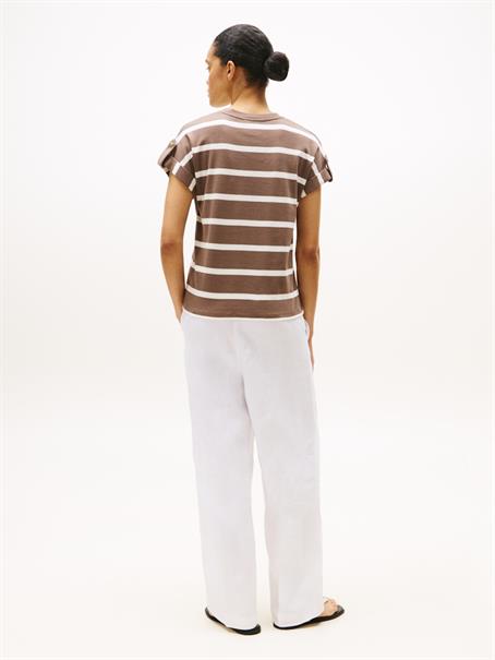 GOLD BUTTON MDRN C-NK SS TEE hot coco- ivory silk stp