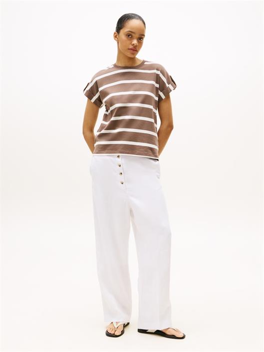 gold-button-mdrn-c-nk-ss-tee-hot-coco-ivory-silk-stp