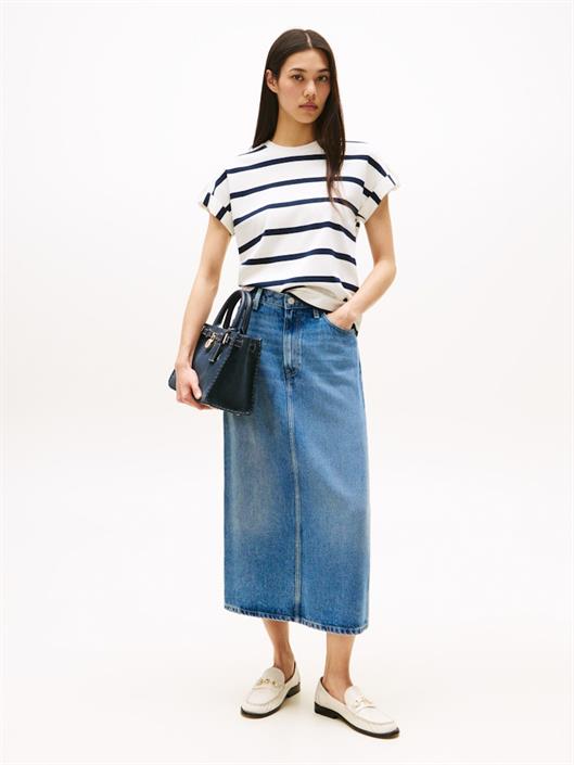 gold-button-mdrn-c-nk-ss-tee-ivory-silk-dark-night-navy-stp