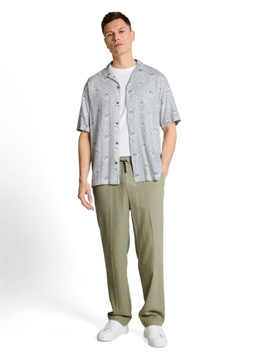 green-white-tropical-print