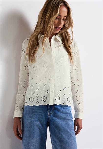 Hemdbluse mit Lochstickerei off white