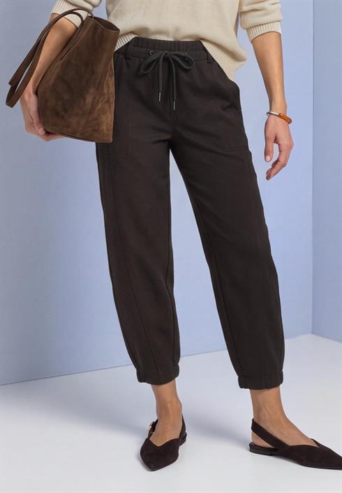 high-waist-barrel-leg-hose-im-casual-fit-black-coffee
