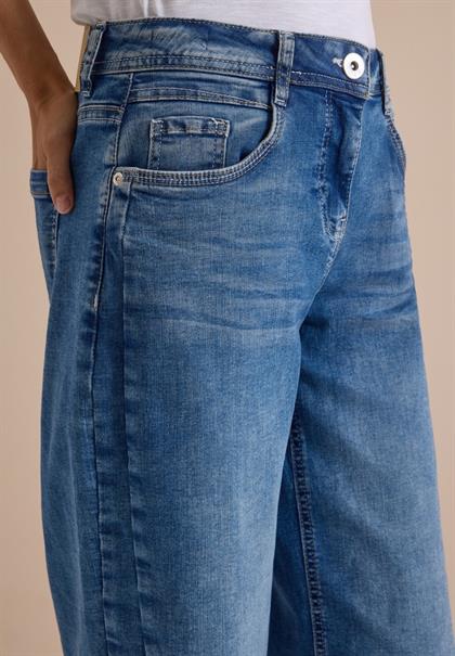 High Waist Barrel Leg Jeans im Loose Fit light blue used wash