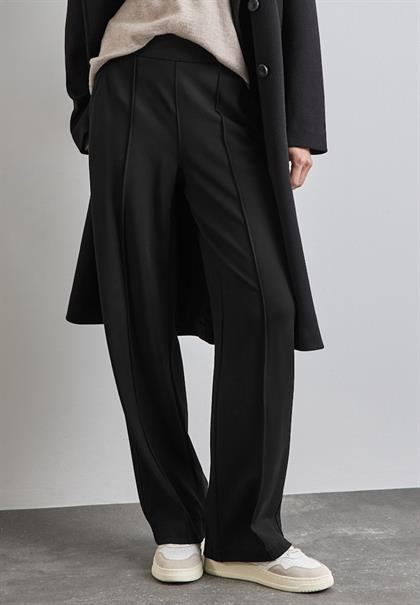 Hose im Casual Fit black