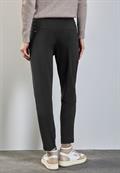 Hose im Loose Fit black