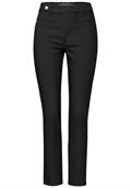 Hose im Slim Fit black