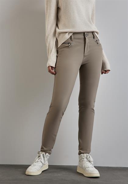 Hose mit Zipper Details ashen maple beige