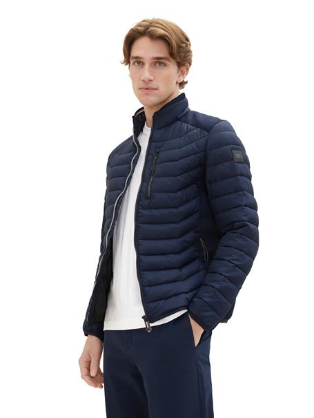 Hybrid Jacke mit recyceltem Polyester sky captain blue