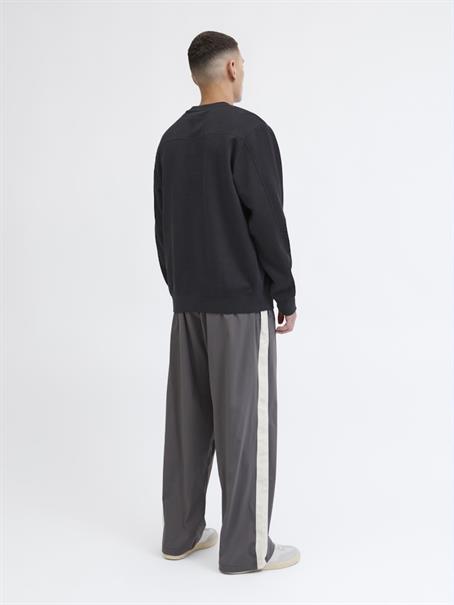 JCOPOINT SWEAT BADGE CREW NECK BF black