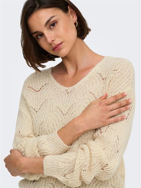 JDYBADUT L/S V-NECK STRUC GLITT PULL KNT crème brûlée