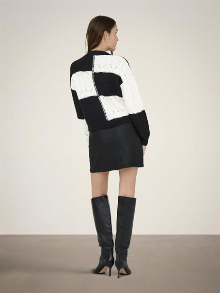 JDYJUSTY L/S MIX STRUC PULLOVER KNT NOOS black