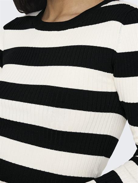 JDYPLUM L/S O-NECK PULLOVER KNT NOOS black