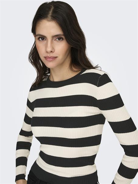 JDYPLUM L/S O-NECK PULLOVER KNT NOOS black