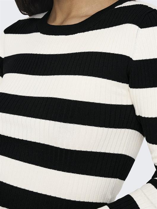 jdyplum-l-s-o-neck-pullover-knt-noos-black