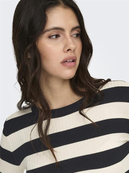 jdyplum-l-s-o-neck-pullover-knt-noos-black