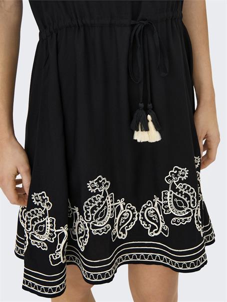 JDYRISSO LIFE S/S EMBROIDERY DRESS WVN black