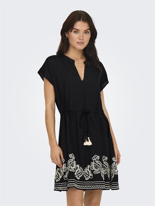jdyrisso-life-s-s-embroidery-dress-wvn-black