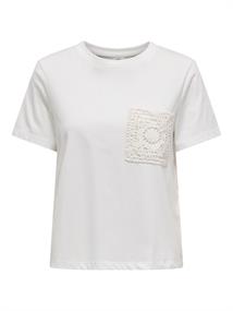 JDYSELMA S/S CROCHET POCKET TOP JRS NOOS cloud dancer