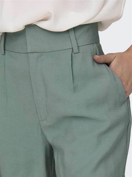 JDYSOLDE HW SHORTS PNT chinois green