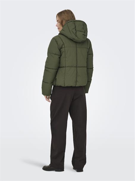 JDYWONDER SHORT HOOD PUFFER OTW SIJ ivy green