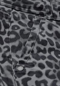 Jeans mit Leo-Print grey overdye print