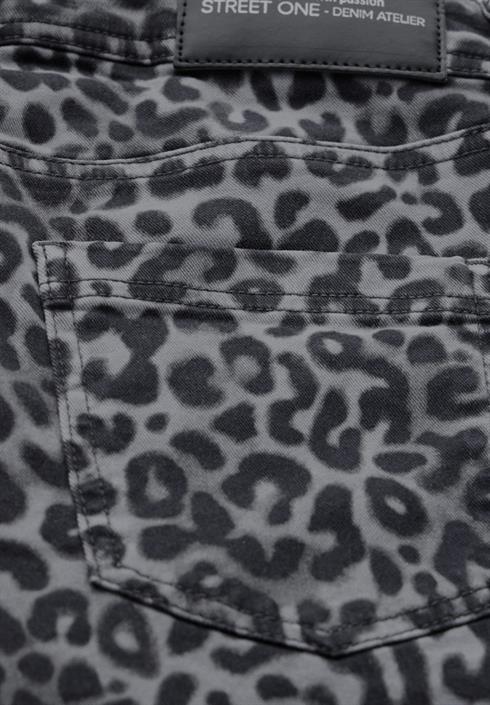 jeans-mit-leo-print-grey-overdye-print