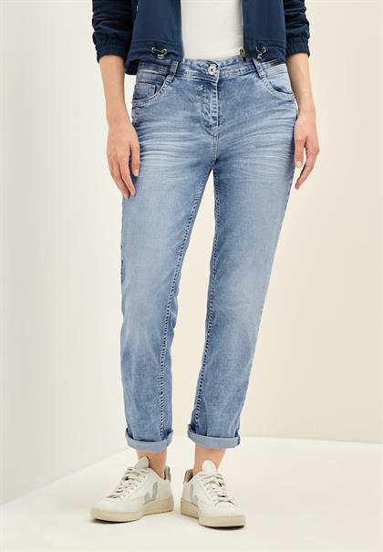 Jeans mit Turn-Up Detail light blue wash