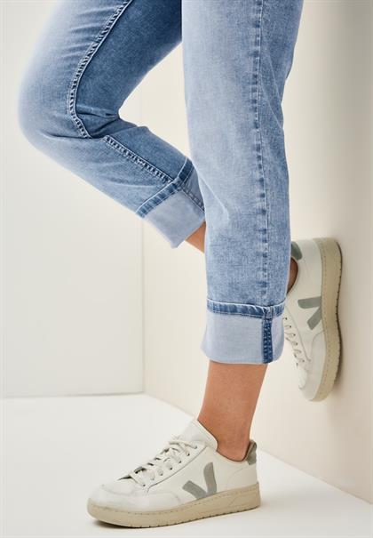 Jeans mit Turn-Up Detail light blue wash