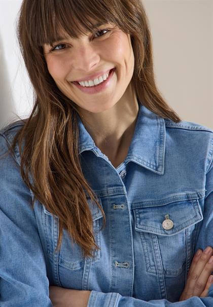 Jeansjacke mit Brusttaschen und Knöpfen light blue washed