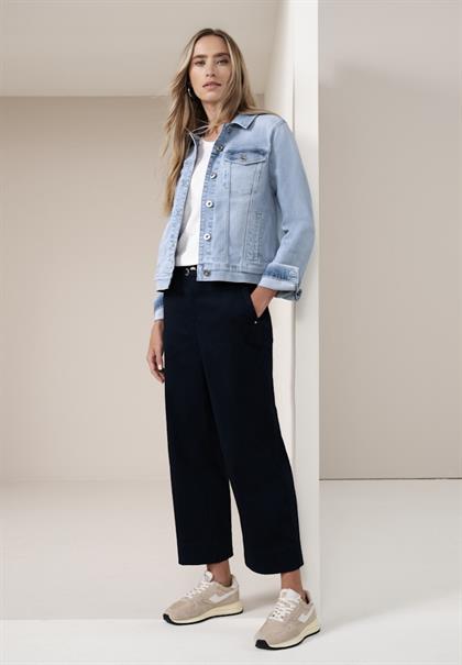 Jeansjacke mit Brusttaschen und Knöpfen light blue washed