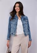 Jeansjacke mit Brusttaschen und Knöpfen medium blue wash
